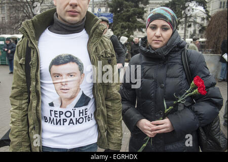 Moscow, Russia. 1st Mar, 2015. A man wears a t-shirt depicting the image of Russian opposition leader Boris Nemtsov with the text in Ukrainian ''Heroes never die''. Thousands of people are marching in central Moscow to honour opposition politician Boris Nemtsov, who was shot dead on Friday. They carried portraits of Mr Nemtsov and banners saying 'I am not afraid'. He had been due to lead an opposition march on Sunday but his killing turned the event into a mourning rally. Mr Nemtsov's allies have accused the Kremlin of involvement, but President Vladimir Putin condemned the murder as 'vile' Stock Photo