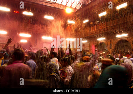 Thousands of Hindu devotees took part and celebrates Holi on Sunday at Banke-Bihari temple in Mathura. The devotees were enjoys throwing colored powders as a part of the festival. © Shashi Sharma/Pacific Press/Alamy Live News Stock Photo