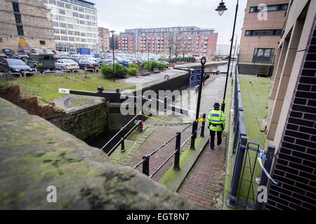 ANOTHER CANAL DEATH IN MANCHESTER CITY CENTRE. Police on Rochdale canal , Manchester , after a body was found Stock Photo