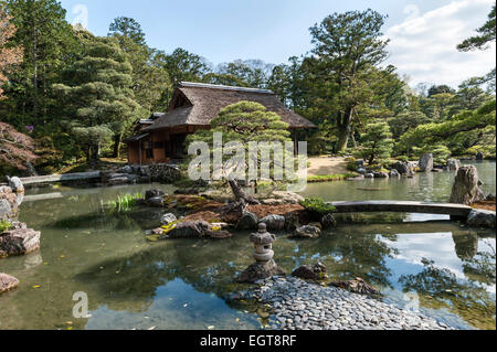 Kyoto, Japan. The gardens of the Katsura Imperial Villa (Katsura Rikyu). The pond in spring, with the Shokin-tei tea house Stock Photo