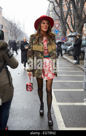 Milan, Italy. 2nd March, 2015. Anna dello Russo poses for photographers before Giorgio Armani show , Milan Fashion Week Day 6, Fall/Winter 2015/2016 street style on March 2, 2015 in Milan. Credit:  A. Astes/Alamy Live News Stock Photo