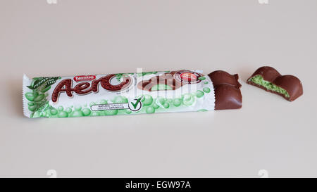 An Aero Peppermint (Aero Mint) chocolate bar, produced by Nestlé. Canadian packaging shown. Stock Photo