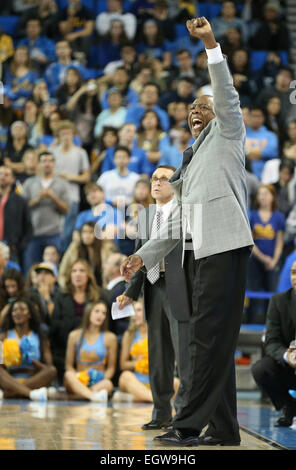March 1, 2015: Washington State Cougars and UCLA Bruins, Pauley Pavilion in Los Angeles, CA. WSU head coach Ernie Kent calls in signals near the end of a tight game. Stock Photo
