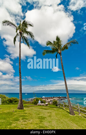 Kaanapal, Maui, HI - September 1, 2013: tourists enjoy ocean view in West Maui's famous Kaanapali beach resort area in Maui, Haw Stock Photo