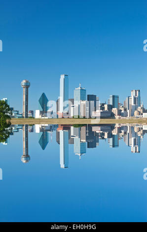 2009 HISTORICAL DOWNTOWN SKYLINE TRINITY RIVER GREENBELT PARK DALLAS TEXAS USA Stock Photo