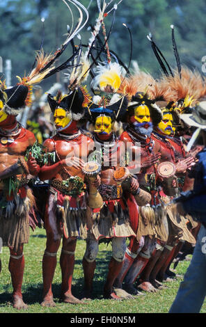 Huli wigman performing a sing-sing, Mt. Hagen, Papua New Guinea Stock Photo