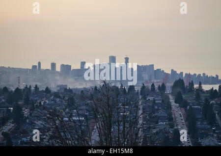 Vancouver, British Columbia, Canada. 4th March, 2015. As seen from Burnaby, smoke from a serious chemical fire at Port of Metro Vancouver fills the air late Wednesday afternoon after burning for several hours. An evacuation around the Port area had been ordered by the city. Credit:  Maria Janicki Stock Photo
