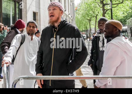Islamist Brustchom Ziamani found guilty on terrorism preparation charges at Old Bailey Court. Pictured here May 9th 2014. Left to Right: Abu Rumaysah(Siddhartha Dhar), Abdullah Deen, Brusthom Ziamani & Suleyman. outside the India High Commission during an Islamist protest. Stock Photo