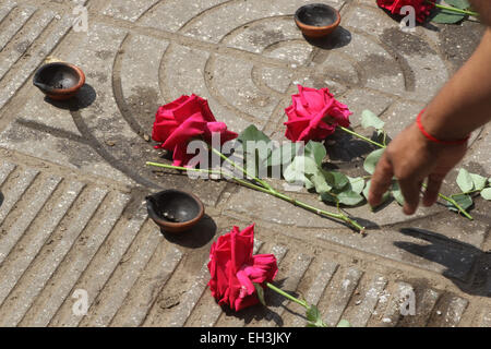 Dhaka, Bangladesh. 06th Mar, 2015. A Bangladeshi social activist pays his last respects to slain US blogger of Bangladeshi origin and founder of the Mukto-Mona (Free-mind) blog site, Avijit Roy in Dhaka on March 6, 2015 after he was hacked to death by unidentified assailants in the Bangladeshi capital on February 26. An FBI team has arrived in Dhaka to help investigate the American-Bangladeshi writer's gruesome killing. Stock Photo