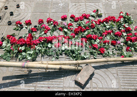 Dhaka, Bangladesh. 06th Mar, 2015. Flowers on the spot where Bangladeshi blogger Avijit Roy was killed in a street in Dhaka on March 6, 2015 after he was hacked to death by unidentified assailants in the Bangladeshi capital on February 26. An FBI team has arrived in Dhaka to help investigate the American-Bangladeshi writer's gruesome killing. Stock Photo