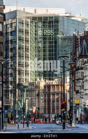 Views down Bishopsgate to Royal Bank of Scotland (RBS) building in the City of London which is the London HQ Stock Photo