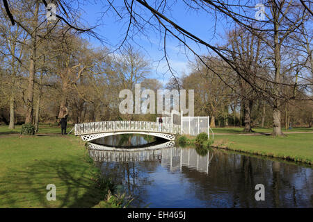 Morden Hall Park, South London, UK. 6th March 2015. On a sunny day across much of the UK, the temperature rose to 13 degrees in South London. On a lovely Spring day with glorious blue skies the River Wandle passes under the White Bridge in Morden Hall Park. Credit:  Julia Gavin UK/Alamy Live News Stock Photo