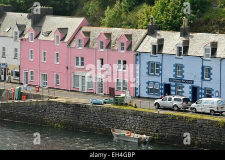 United Kingdom, Scotland, Highlands, Inner Hebrides, Isle of Skye, Portree, colorful houses on the waterfront Stock Photo