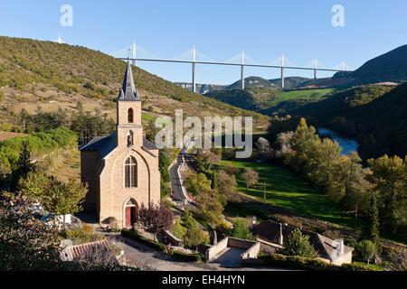 France, Aveyron, Millau Viaduct (A75 Motorway) built by Michel Virlogeux and Norman Foster, located between Causses de Sauveterre and Causses du Larzac above Tarn River, seen from Peyre, labelled Les Plus Beaux Villages de France (The Most Beautiful Villa Stock Photo