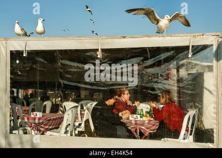 Turkey, Istanbul, Karakoy district, clients in a covered restaurant on the Bosphorus near the Galata Bridge Stock Photo