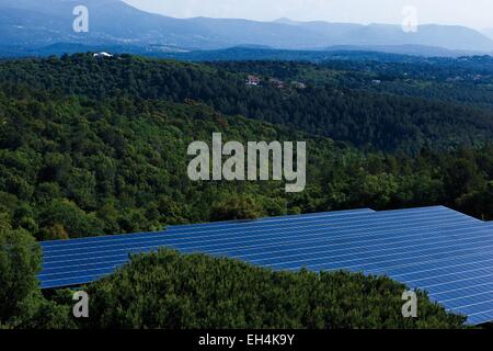 France, Alpes Maritimes, Valbonne, Sophia Antipolis, installation of solar panels in a Mediterranean wooded landscape Stock Photo