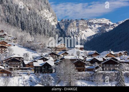 France, Haute-Savoie, Morzine, the valley of Aulps, ski slopes of the Portes du Soleil, view of Avoriaz Stock Photo