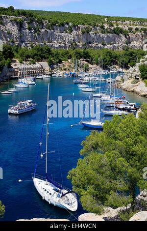 France, Provence, Bouches du Rhone, Cassis, Calanques National Park, Port-Miou, Tourists' boat in the Calanque natural port and the sailboats at anchor Stock Photo