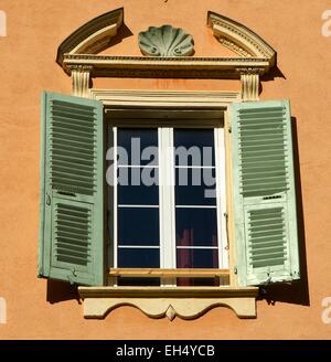 France, Haute Corse, Bastia, Architectural detail, Window decorated on a neo-classic facade, with ledges and mouldings Stock Photo