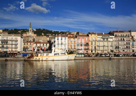 France, Herault, Sete, Channel of Sete seen since the quay of the Aspirant Herber with in the background the Mount St Clair Stock Photo
