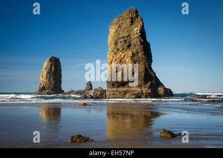 Seastacks near Haystack Rock, Cannon Beach, Oregon, USA Stock Photo