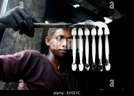 Child Workers at a steel recycling and re-rolling mill in Dhaka Stock ...