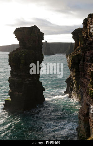 Sea stack off Duncansby Head, near John o'Groats, Caithness, Scotland, UK. The Stacks of Duncansby in the distance. Stock Photo