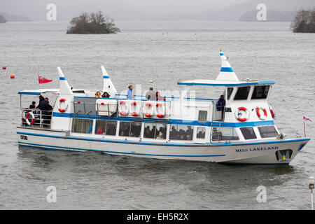 Lake Windermere, Cumbria, UK. 7th March, 2015.  Tourists wrap up warm on cold windy day Credit:  Gordon Shoosmith/Alamy Live News Stock Photo