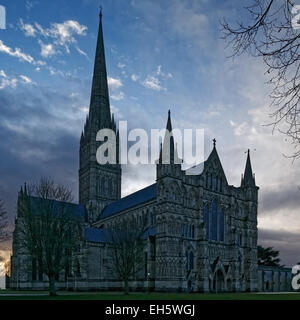 Salisbury Diocese Cathedral near Dawn - West End, North Door, Nave, Transept & Spire Stock Photo