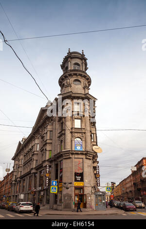 St. Petersburg, Russia - October 25, 2014: Famous road crossing called Five Corners in Saint-Petersburg, Russia. Ordinary people Stock Photo