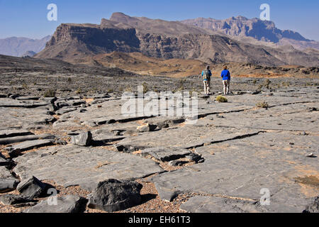 People enjoying landscape surrounding Jebal Shams, Hajar Mountains, Oman Stock Photo