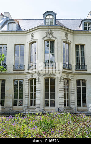 The elegant Hôtel de Jaucourt faces a courtyard garden in the Archives Nationales, Paris. Stock Photo