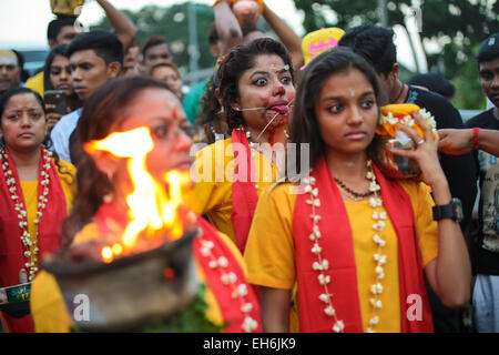 Woman hindu pilgrim with kavaldi walking to Batu Cave temple, Kuala Lumpur Malaysia during Thaipusam festival on 3rd FEB 2015. Stock Photo