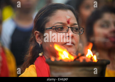 Woman hindu pilgrim with fire kavaldi walking to Batu Cave temple, Kuala Lumpur Malaysia during Thaipusam on 3rd FEB 2015. Stock Photo