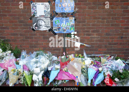 Tributes to 15 year old Alan Cartwright knifed to death in Caledonian Road, North London Stock Photo