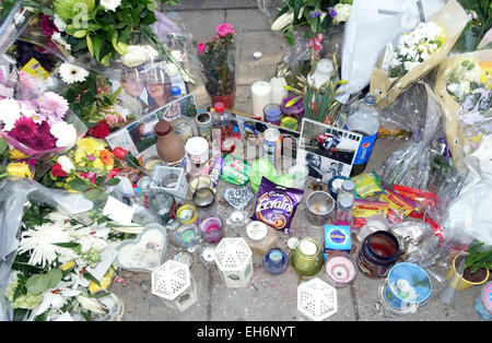 Tributes to 15 year old Alan Cartwright knifed to death in Caledonian Road, North London Stock Photo