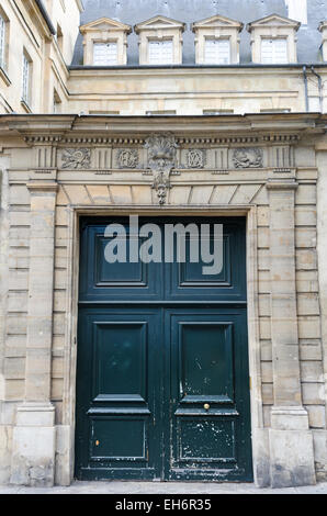 Entrance to a courtyard in the Marais district of Paris. Stock Photo