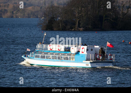 Lake Windermere, Cumbria, UK. 08th Mar, 2015. UK Weather: Cold and sunny afternoon in Cumbria. Credit:  Gordon Shoosmith/Alamy Live News Stock Photo