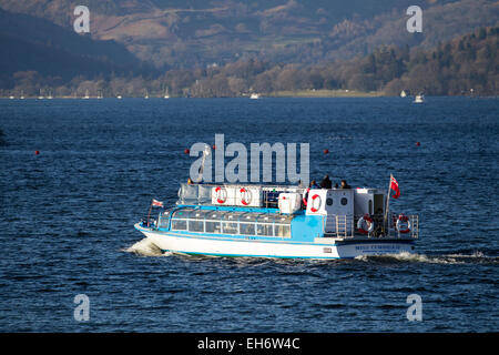 Lake Windermere, Cumbria, UK. 08th Mar, 2015. UK Weather: Cold and sunny afternoon in Cumbria. Credit:  Gordon Shoosmith/Alamy Live News Stock Photo