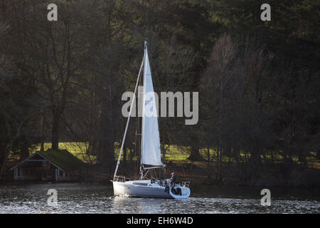 Lake Windermere, Cumbria, UK. 08th Mar, 2015. UK Weather: Cold and sunny afternoon in Cumbria. Credit:  Gordon Shoosmith/Alamy Live News Stock Photo