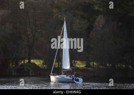 Lake Windermere, Cumbria, UK. 08th Mar, 2015. UK Weather: Cold and sunny afternoon in Cumbria. Credit:  Gordon Shoosmith/Alamy Live News Stock Photo