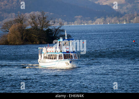 Lake Windermere, Cumbria, UK. 08th Mar, 2015. UK Weather: Cold and sunny afternoon in Cumbria. Credit:  Gordon Shoosmith/Alamy Live News Stock Photo