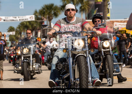 Daytona Beach, FL, USA. 8th Mar, 2015. Bikers cruises down Main Street during the 74th Annual Daytona Bike Week March 8, 2015 in Daytona Beach, Florida. More than 500,000 bikers and spectators gather for the week long event, the largest motorcycle rally in America. Credit:  Richard Ellis/ZUMA Wire/Alamy Live News Stock Photo