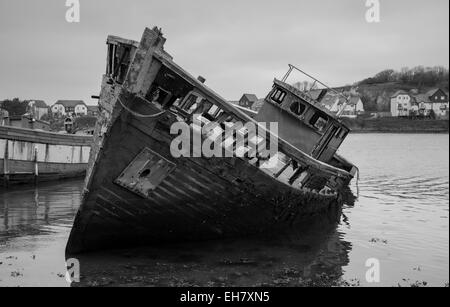 Dacaying fishing boat rotting away at Hooe Lake in Devon Stock Photo