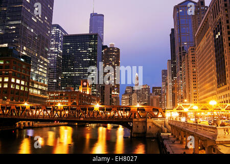 Chicago architecture along Chicago River at sunset Stock Photo - Alamy