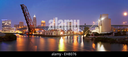 Full moon rising in Cleveland, Ohio, USA Stock Photo