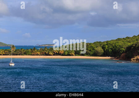 Saline Bay to windward side and Tobago Cays, Mayreau, Grenadines of St. Vincent, Windward Islands, West Indies Stock Photo