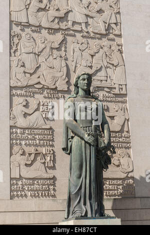 Porto, Statue in front of Palacio Da Justiça, Palace of Justice Stock Photo