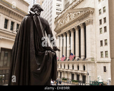 New York Stock Exchange and George Washington statue, Wall Street ...