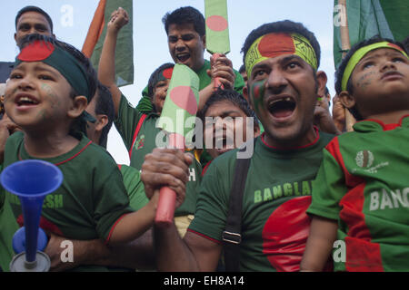 Dhaka, Bangladesh. 9th Mar, 2015. Bangladesh supporters celebrate streets on Dhaka after winning the 2015 ICC Cricket World Cup match against England and being qualified quarter final. © Zakir Hossain Chowdhury/ZUMA Wire/Alamy Live News Stock Photo